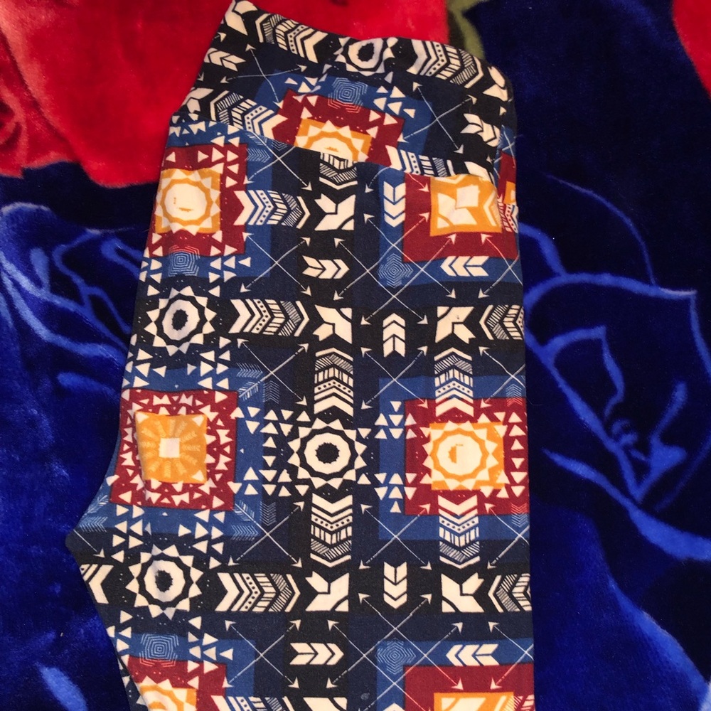 TC arrow Lularoe leggings